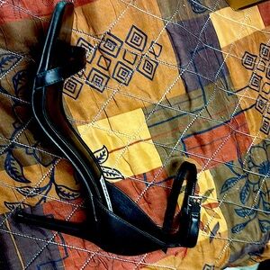 Steve Madden piked black leather heels